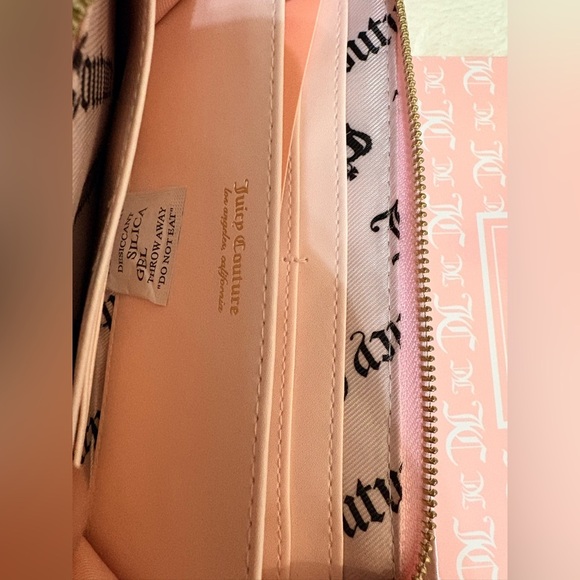 NWT Juicy Couture Zip Around Gothic Quilted Wallet Light Pink w/ Keychain charm - Picture 7 of 9